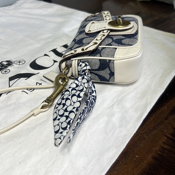 NWOT Coach Resort Blue Denim Signature Whipstitch Capacity Wristlet Clutch $278 - Picture 3 of 11